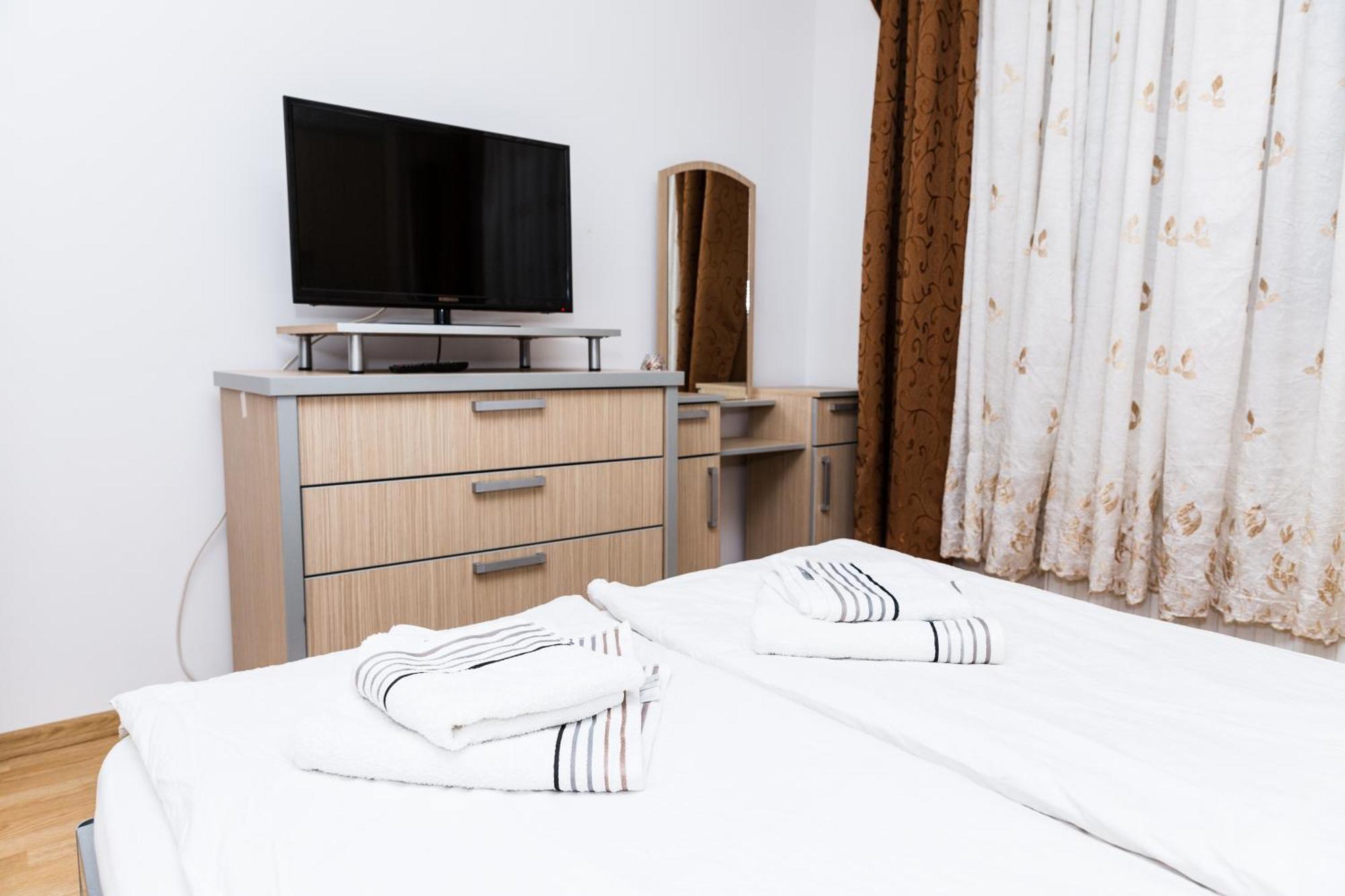 Urban Retreat Luxury Hideaway Apartment Oradea Exterior photo