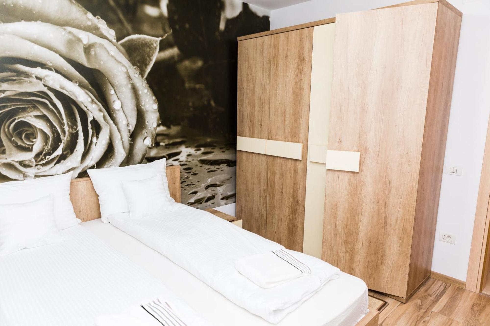 Urban Retreat Luxury Hideaway Apartment Oradea Exterior photo