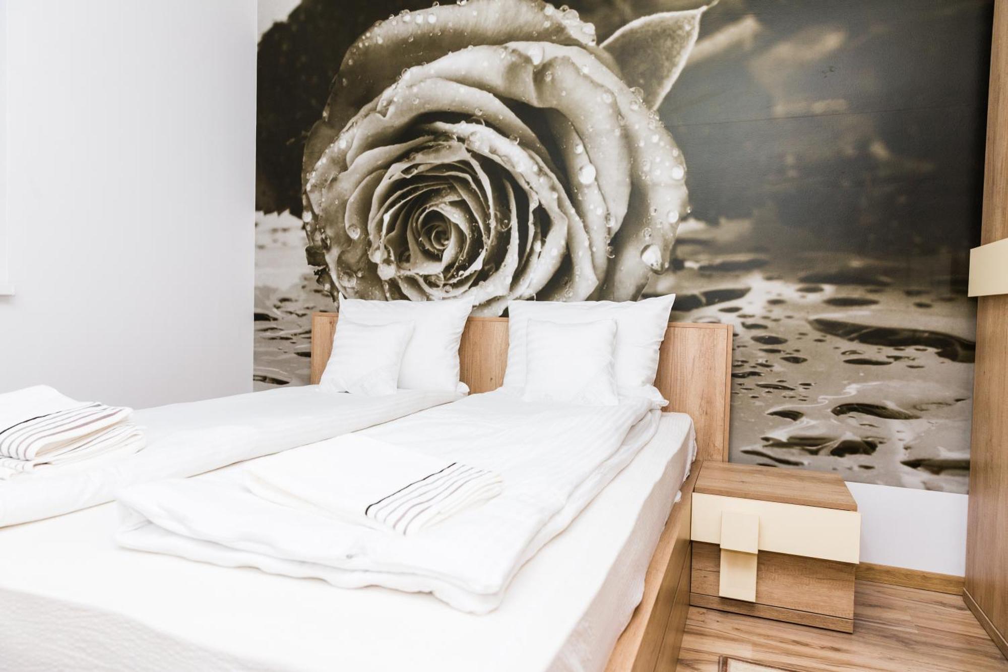 Urban Retreat Luxury Hideaway Apartment Oradea Exterior photo